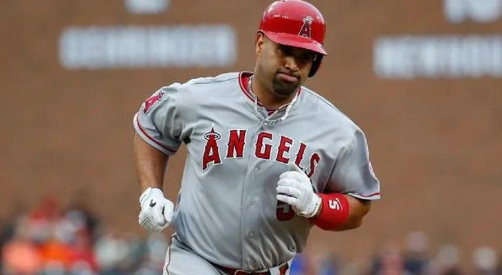 Pujols sacude su jonrón 554 y se coloca a uno de Manny Ramírez