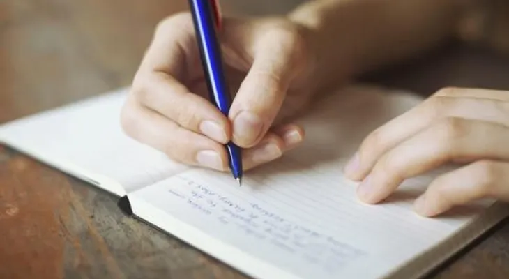 Presta mucha atención: La forma de escribir puede hablar de cómo anda tu salud 