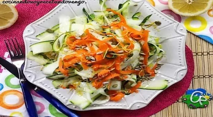 ¿Cómo hacer una ensalada de calabacín y zanahoria?