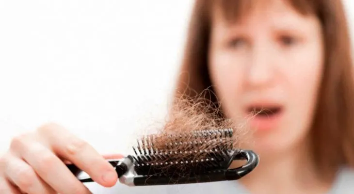 La pérdida lenta del cabello obedece a posibles factores hereditarios