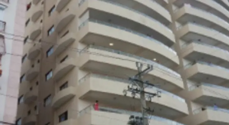 Mujer de nacionalidad colombiana muere tras lanzarse del piso 16 de una torre 