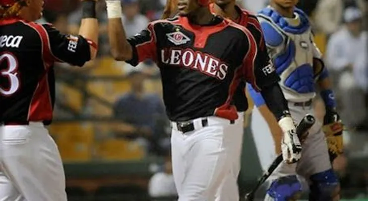 Juego: Leones 6 Águilas 1; final 