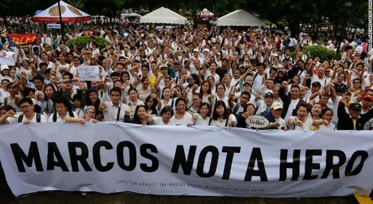 Finalmente, el exdictador Ferdinand Marcos fue enterrado en Filipinas como "héroe"