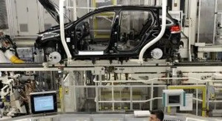 Robot mata a hombre en planta de Volkswagen en Alemania 