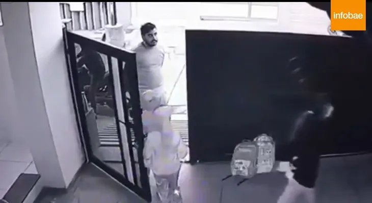 Dos hombres a bordo de un motor secuestran un niño en la puerta de su propia casa 