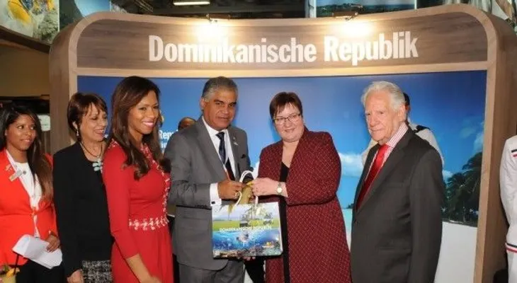 Secretaria de Estado de Economía de Alemania visita stand RD