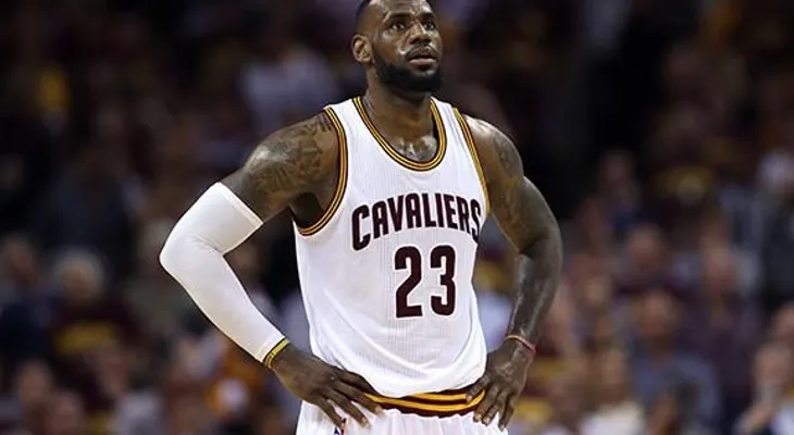 LeBron James será agente libre el 1 de julio