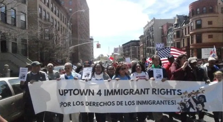 Masiva marcha de dominicanos en Alto Manhattan contra órdenes de Trump
