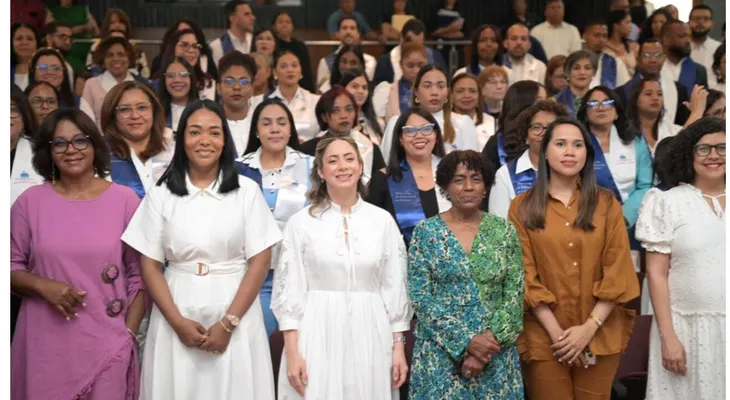 Ministerio Mujer gradúa a 200 personas en Escuela de Igualdad