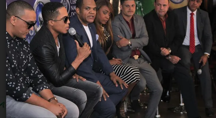 Salseros abarrotan bar del Teatro Nacional en "Conversando con los Nominados"