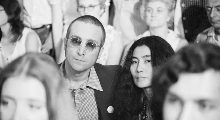  Detienen sospechoso de robar diarios de John Lennon hace 10 años 