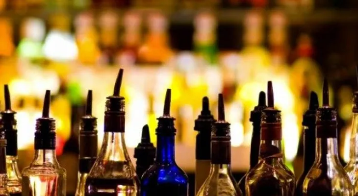 Lo que realmente el alcohol hace con tu sueño