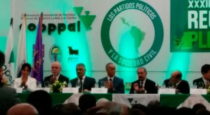 Danilo empieza hablar con la prensa; dice salud de su padre está mejorando