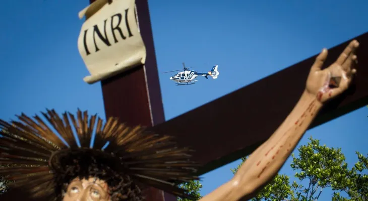 Una alcaldesa de Colombia causa polémica al entregarle las llaves de la ciudad a Jesucristo