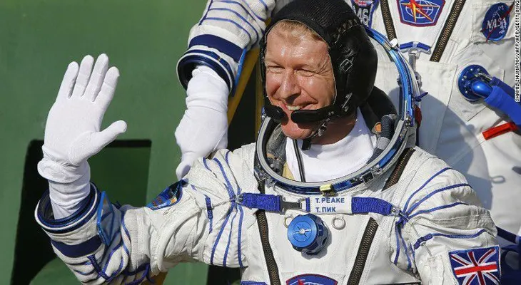 Astronauta británico llama a un número equivocado desde el espacio