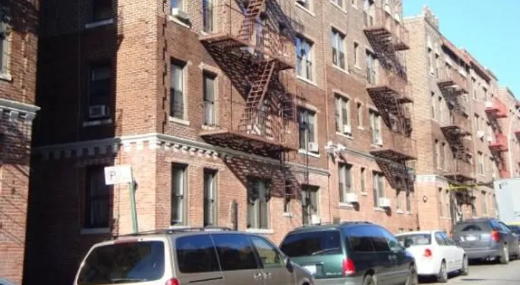 NY: Hallan joven dominicana y otro hombre muertos dentro de vivienda 