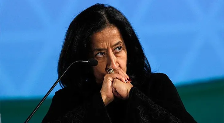 La multimillonaria empresaria que no puede conducir un coche ni salir del país