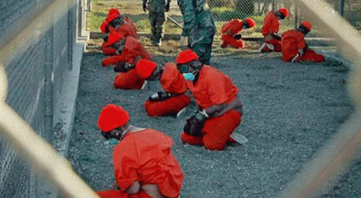 10 prisioneros salen de Guantánamo rumbo a Omán