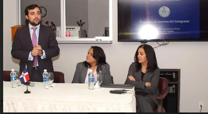 Fiscalía de Manhattan imparte taller sobre prevención de fraude de inmigración al personal del Consulado Dominicano en NY