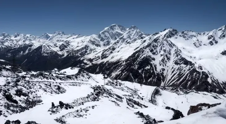 Al menos 11 fallecidos deja avalancha que golpeó a escaladores en el Cáucaso ruso