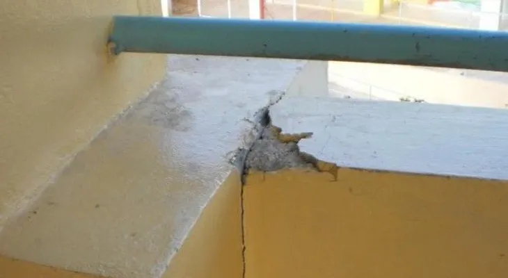 Temblor agrieta varias escuelas en Barahona, glorieta del parque sufre daños