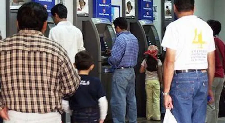 Tocar recibos de cajero puede aumentar absorción de sustancia peligrosa 