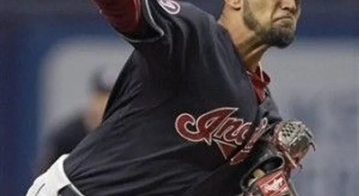 Salazar luce e Indios pegan 3 jonrones para vencer a Rays 