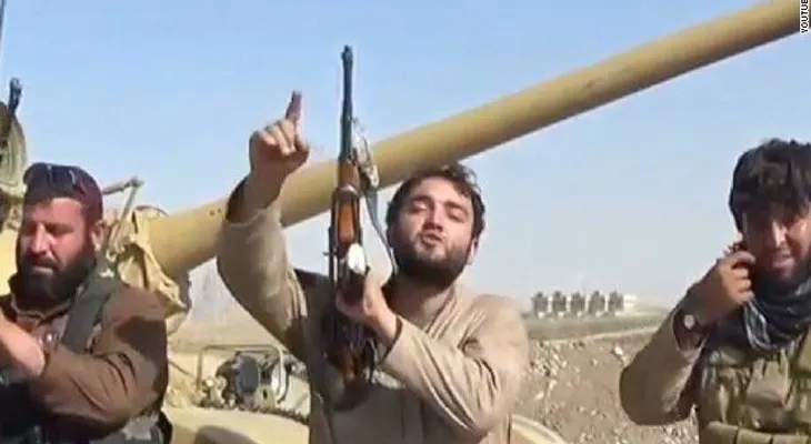 ISIS prohíbe a los niños estudiar sociales y matemáticas.