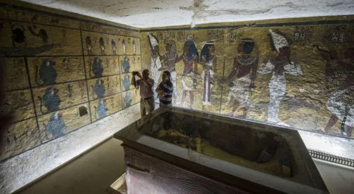 Exploran la tumba de Tutankamón en busca de Nefertiti