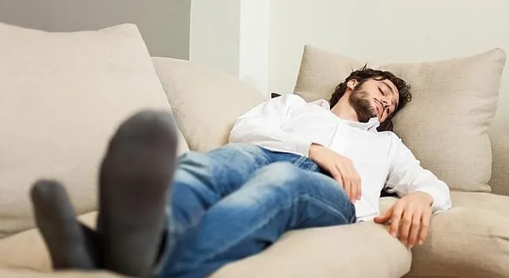 Anota los 10 grandes beneficios de echarse la siesta