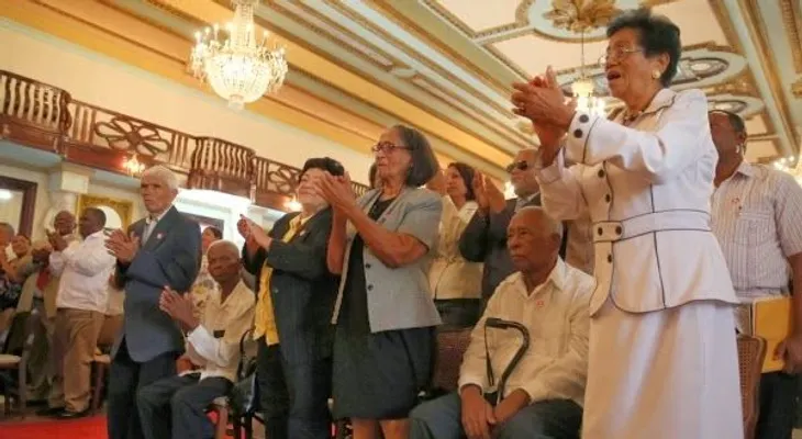 Presidente Medina aumenta a RD$ 15 mil pensión de los maestros jubilados, retroactivo a octubre 2013