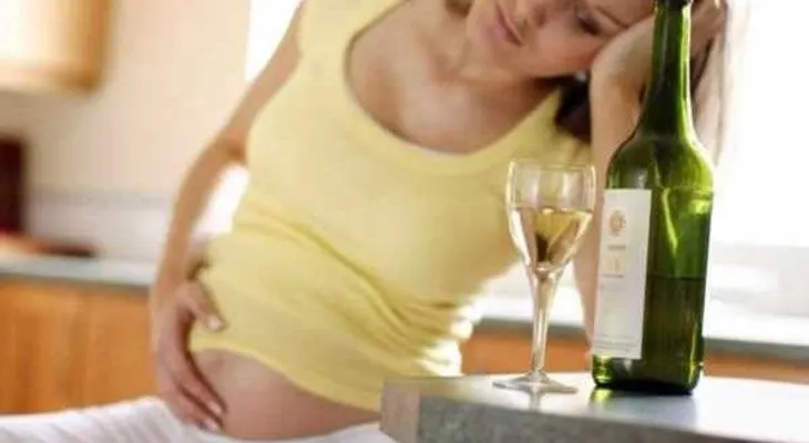 Uno de cada 20 niños en EEUU podrían  tener problema por consumo alcohol de su madre 