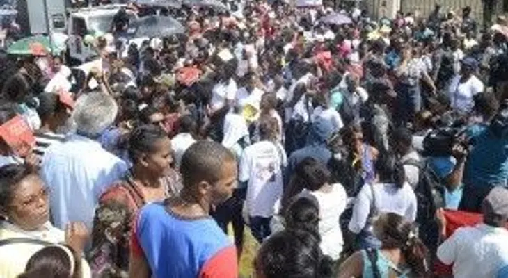 Mujeres marcharon hacia el Palacio y no fueron recibida