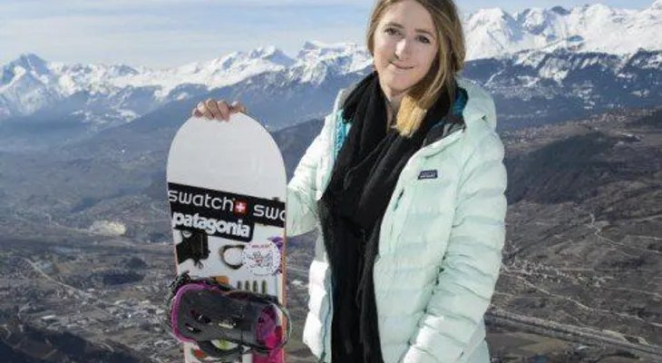 Fallece campeona mundial de snowboarder en avalancha mientras filmaba película