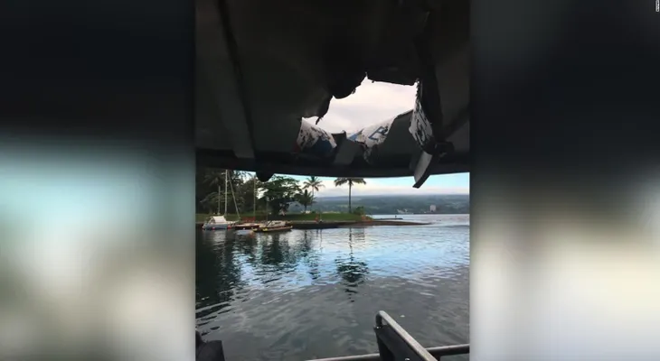 Hawai: bomba de lava deja 23 heridos al caer sobre un barco turístico