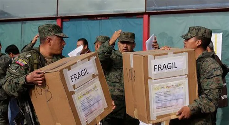 Elecciones en Ecuador inician con normalidad; Correa terminará 10 años al mando 