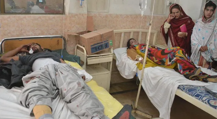 Al menos 10 muertos y 44 heridos en ataque suicida a una iglesia en Pakistán