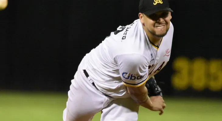 Aguilas ganan un juego disputado a Gigantes
