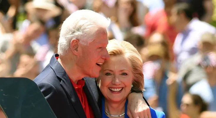 Bill Clinton defiende a Hillary en polémica sobre correos electrónicos