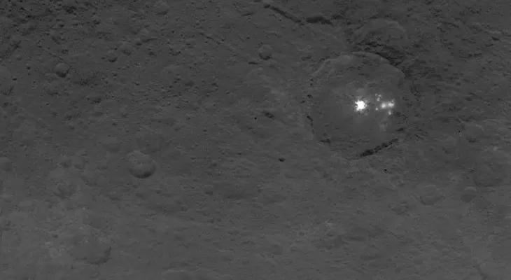 La NASA publica imágenes de una pirámide misteriosa en el planeta enano Ceres 