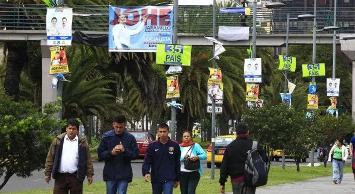 Ecuatorianos reflexionan su voto y CNE pule detalles para comicios de domingo
