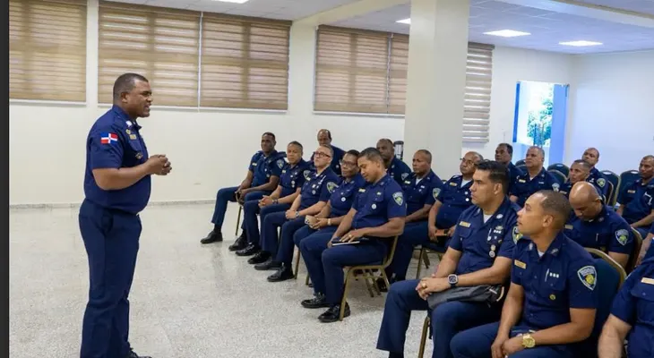 Policías reciben capacitación en gestión emocional contra violencia