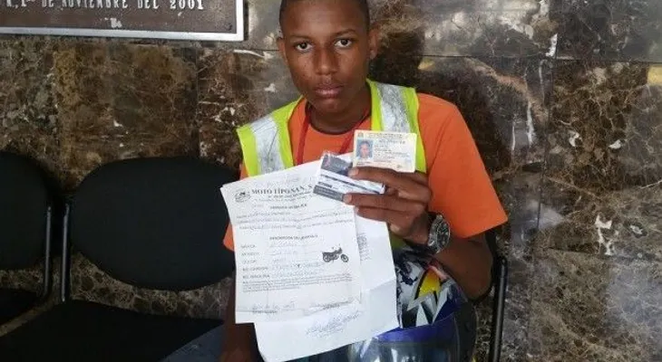 Joven denuncia agentes PN le quitaron su motor "sin pedirle los papeles"
