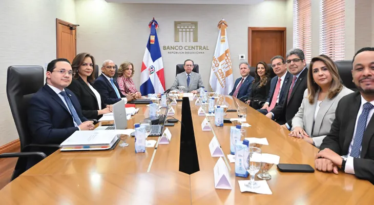 Valdez Albizu recibe al consejo de directores de LIDAAPI