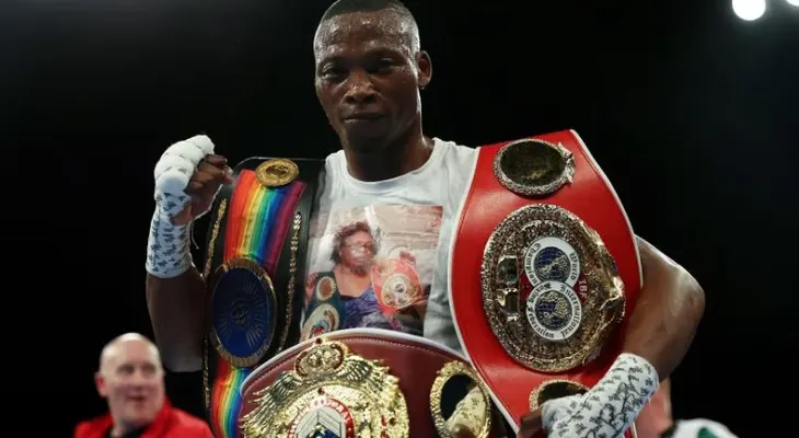 Excampeón mundial de boxeo sudafricano muere tras ser baleado frente a su casa