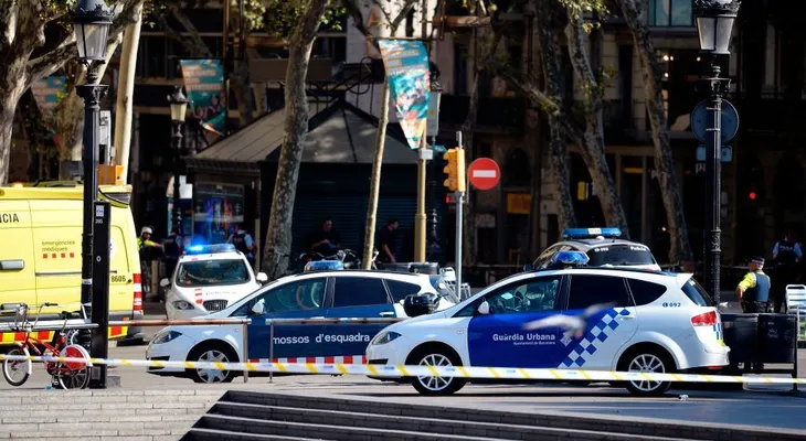 Melania Trump tuiteó dos horas antes que su esposo sobre el atentado en Barcelona