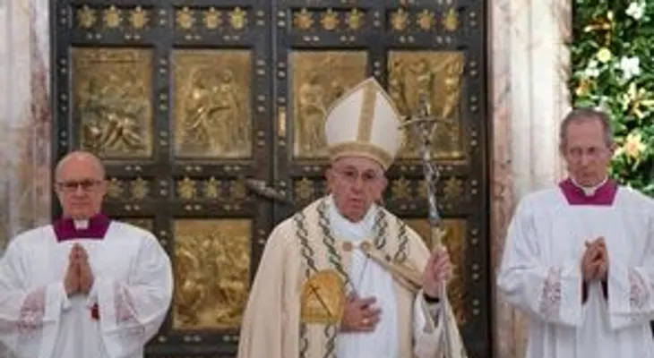 Papa Francisco: "Sólo el amor de la misericordia sirve para vencer...el pecado, la muerte y el miedo" (VIDEO)