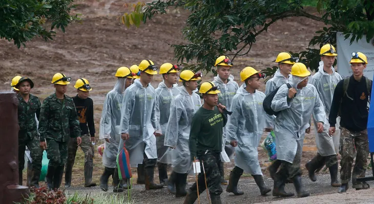 Minuto a minuto: Sacan al décimo niño de la cueva de Tailandia