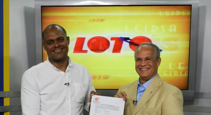 Después de varios años jugando sorteo Loto hombre se gana 145 millones de pesos