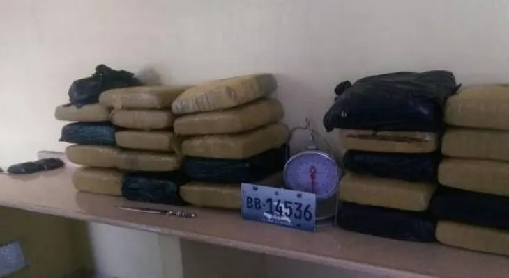 Apresan dos haitianos y un dominicano con 242 libras de presunta marihuana en SDE